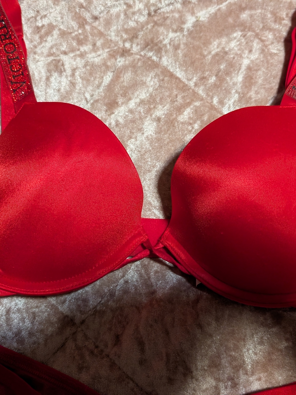Victoria Secret Red Lace & Satin Bra Set 36B & Lg NWT - Picture 3 of 7